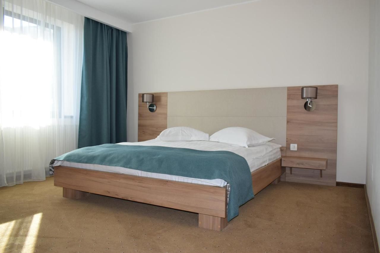 Отель Hotel Regal Брашов-10